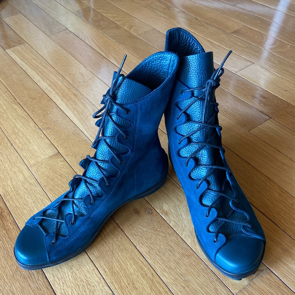 ARCHE  Suede lace up ankle boots Size 6